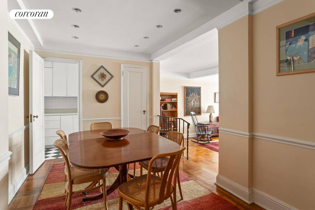 Welcome to a fantastic opportunity at the Goodhue House on 20 East 35th Street !