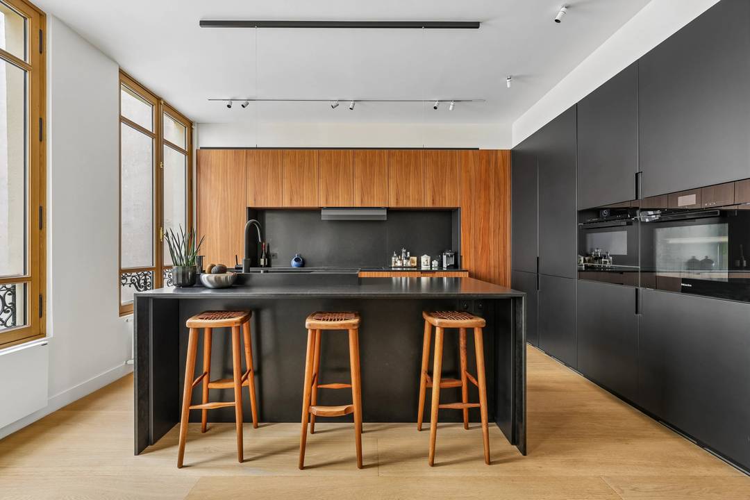 VARENNE / RUE DU BAC – Elegant 155 m² apartment in the 7th arrondissement of Paris, 5 rooms