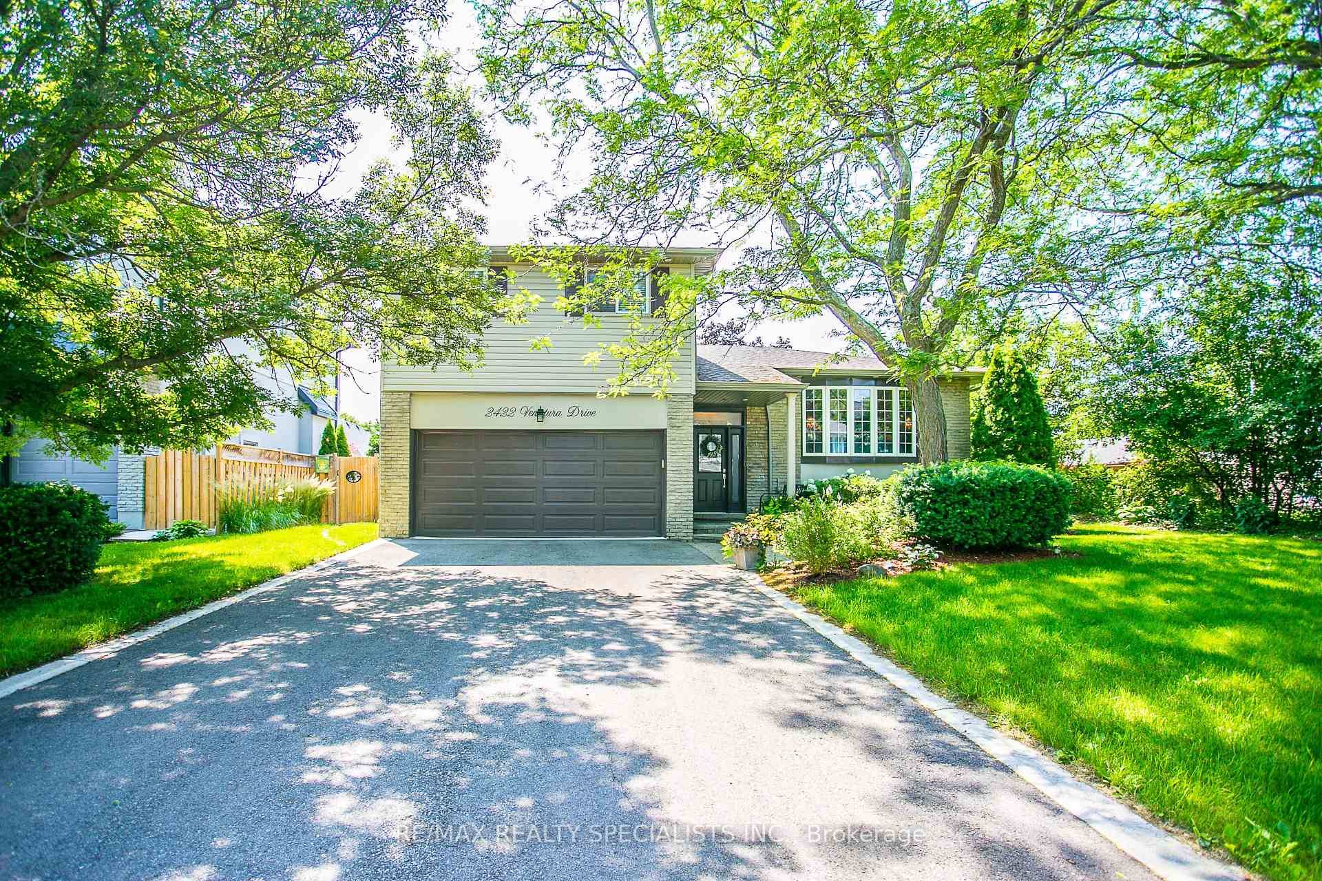 Welcome to this Beautiful, Move In Ready, 4 Bedroom Detached Home In An Unbeatable West Oakville Location On A Mature Street Lined With Lush Trees !