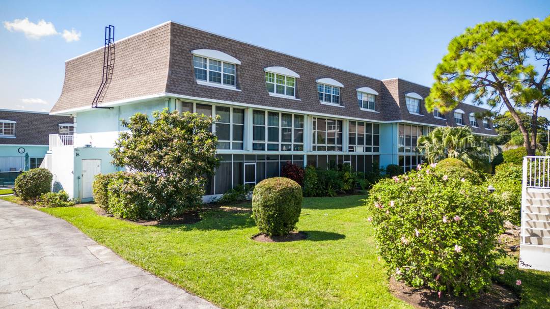 Brilliant location, and genius purchase for the savvy buyer who wants it all !