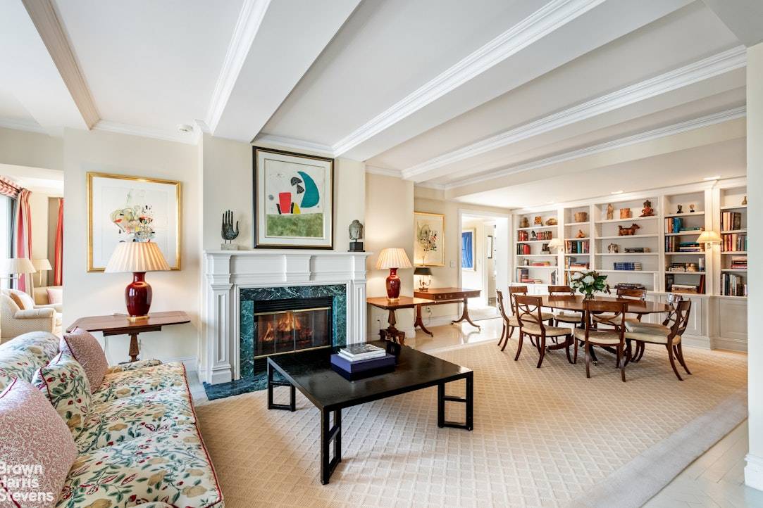 Perfectly situated on the corner of Park Avenue and 65th Street, this exceptional high floor prewar condominium offers incredible space and an abundance of light.