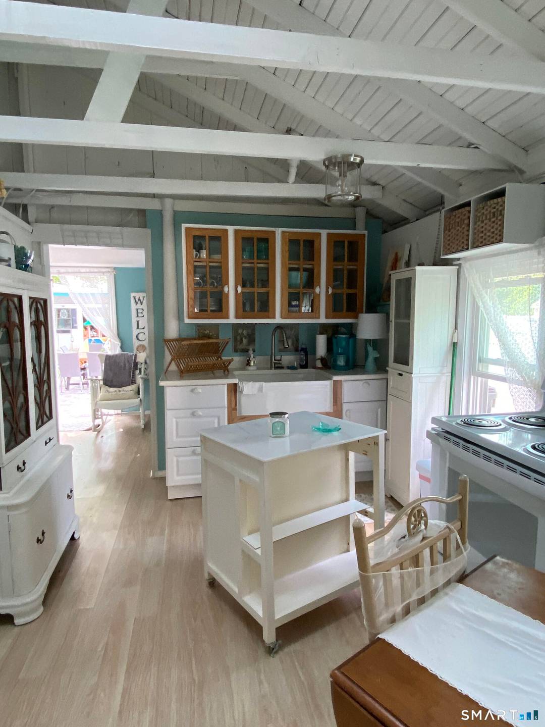 Charming and beautifully updated 4 bedroom cottage in desireable Saybrook Manor beach community.