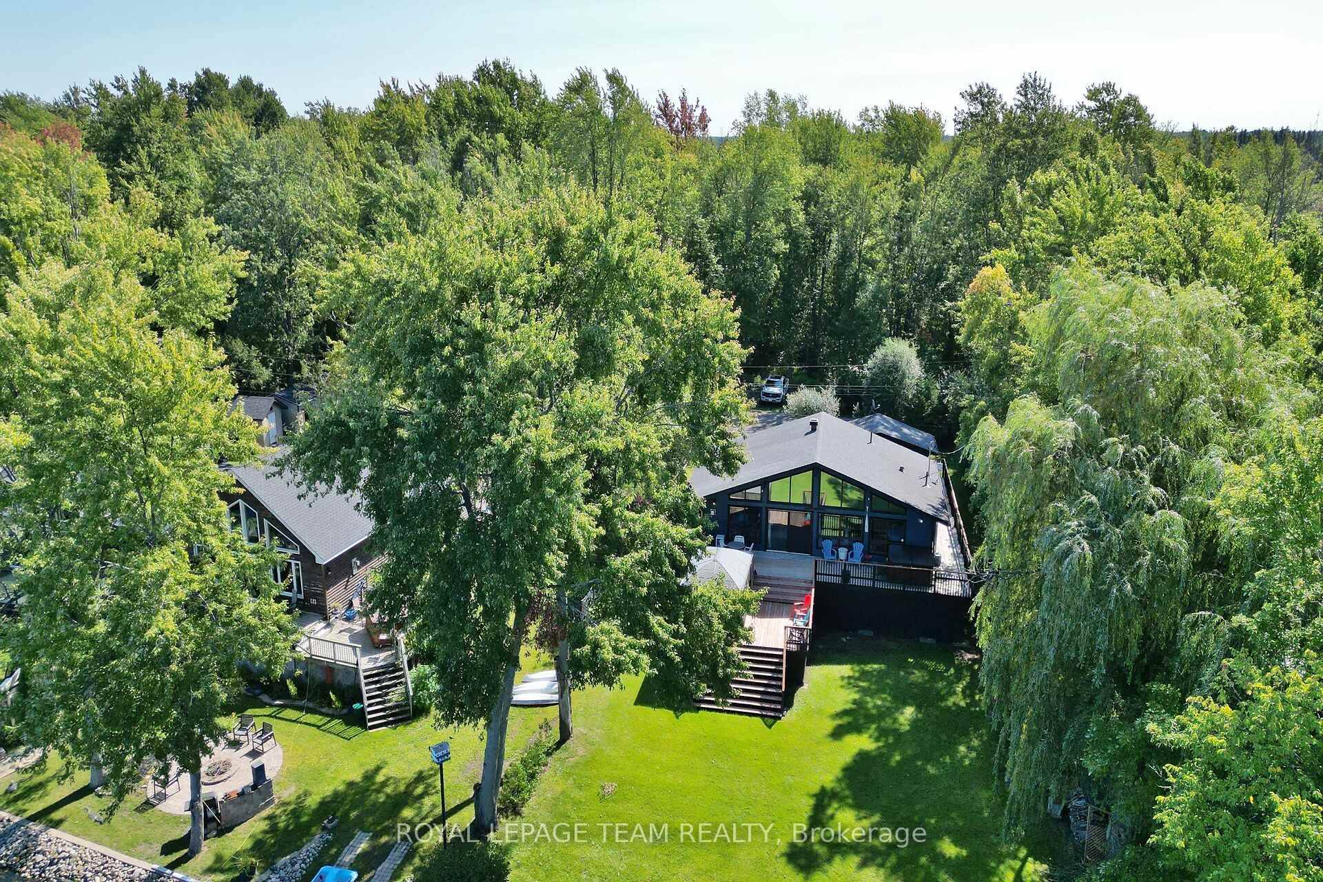 Welcome to your dream riverfront retreat !
