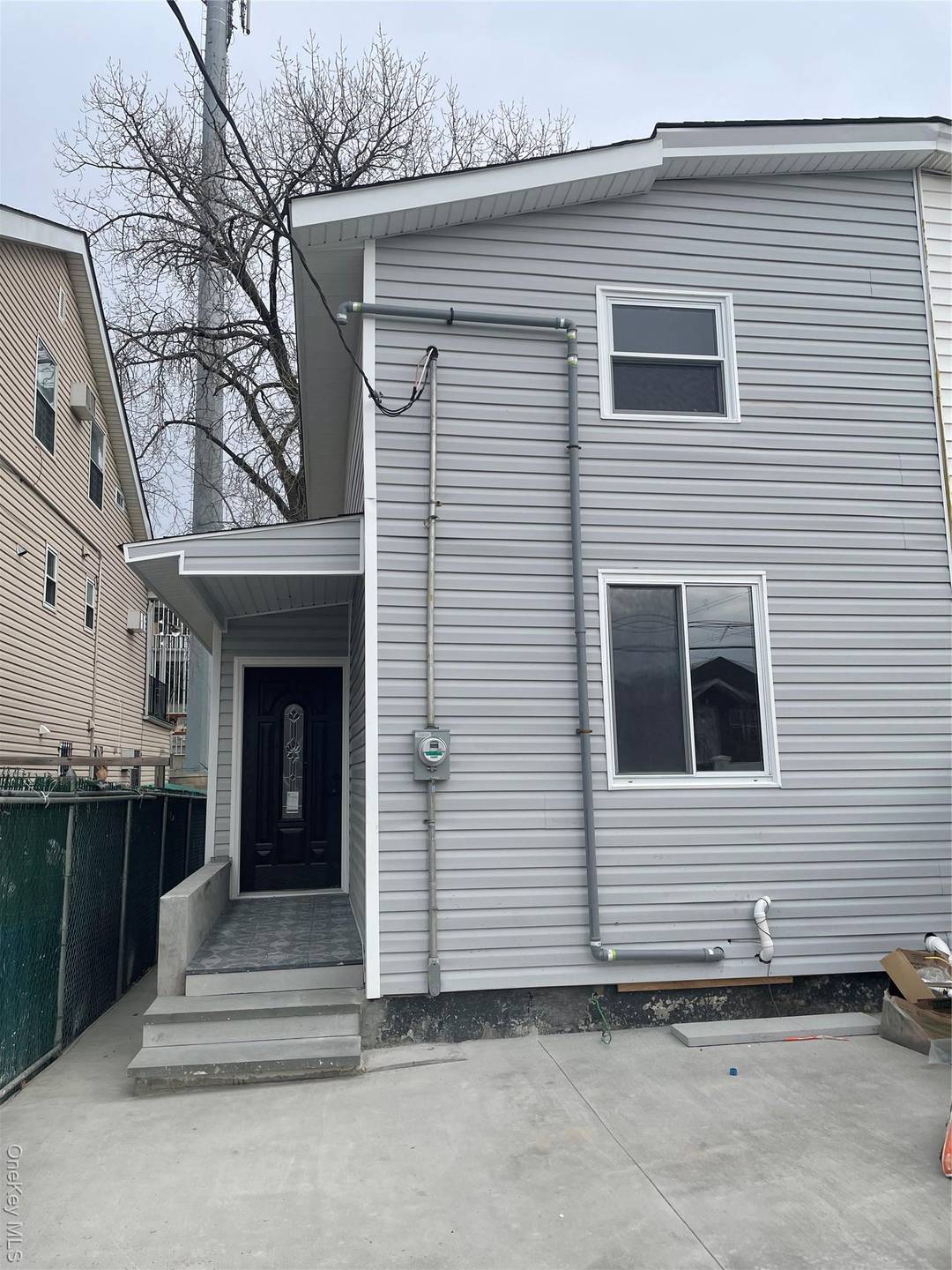 Beautiful one family home ready to live in, all new, near all kind of transportation, new developments on Archer Ave commercial amp ; Residential.