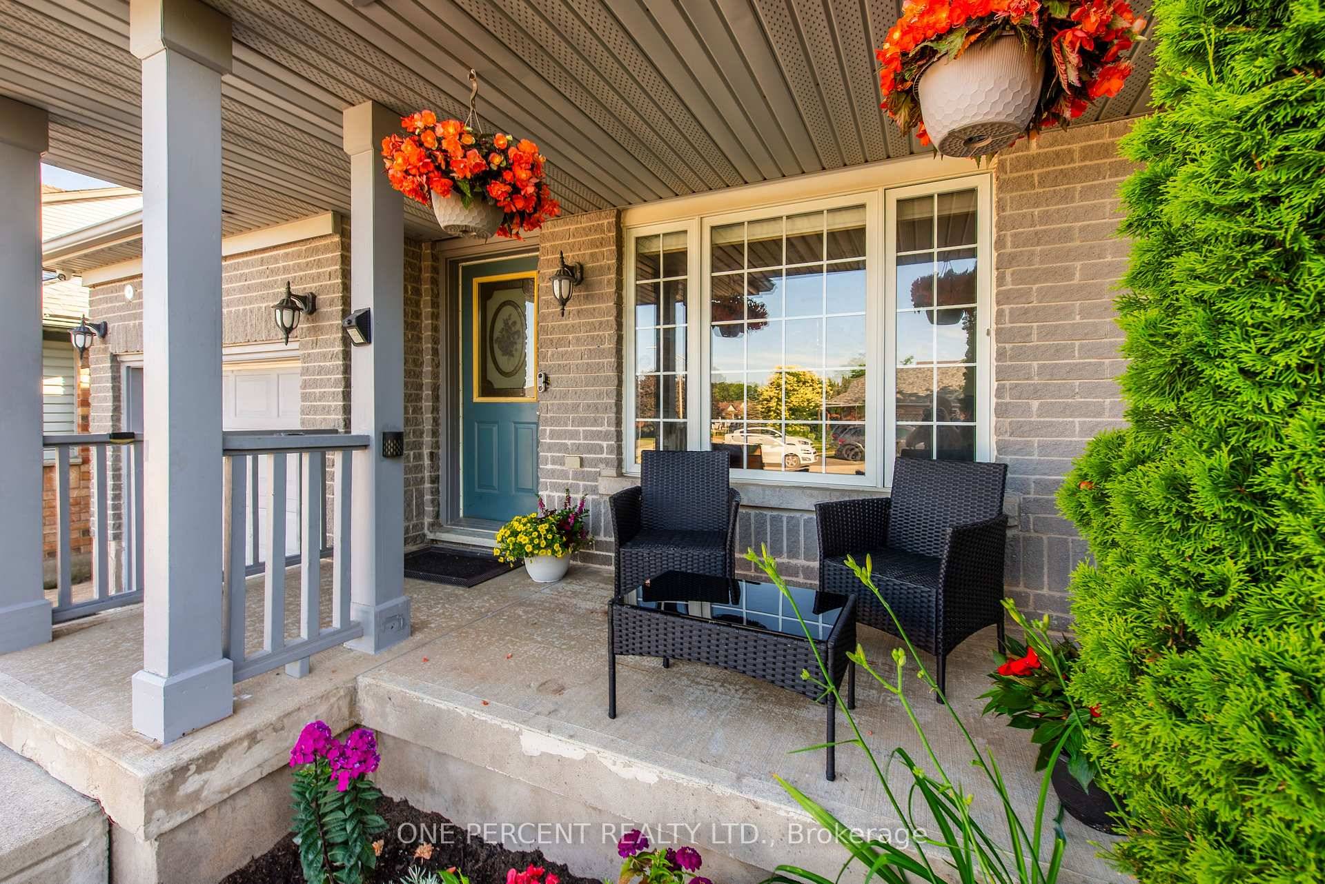BEAUTIFUL BACKSPLIT HOME IN A GREAT FAMILY AREA WEST END ORANGEVILLE AREA.