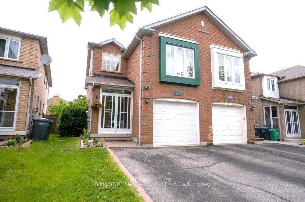 Welcome to a clean, bright, Semi Detached with 3 Spacious Bedrooms.