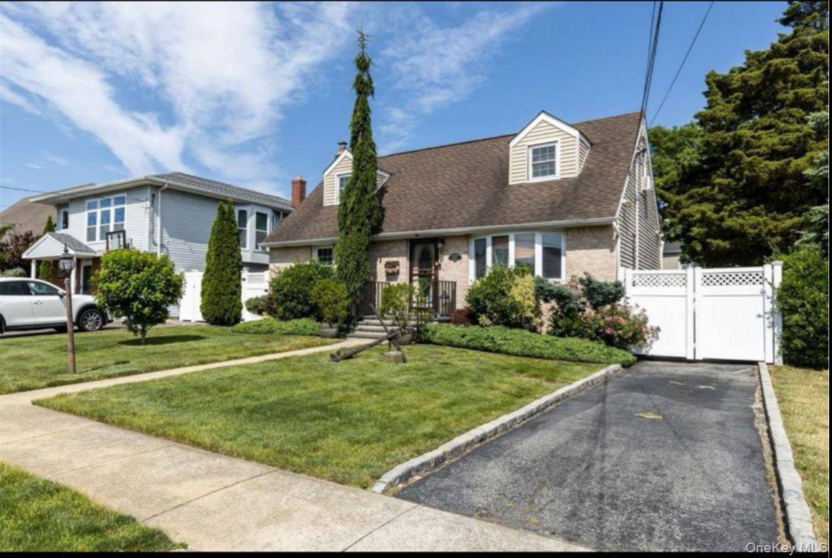 Charming Full House Rental in the Heart of Wantagh Available 11 01 25.