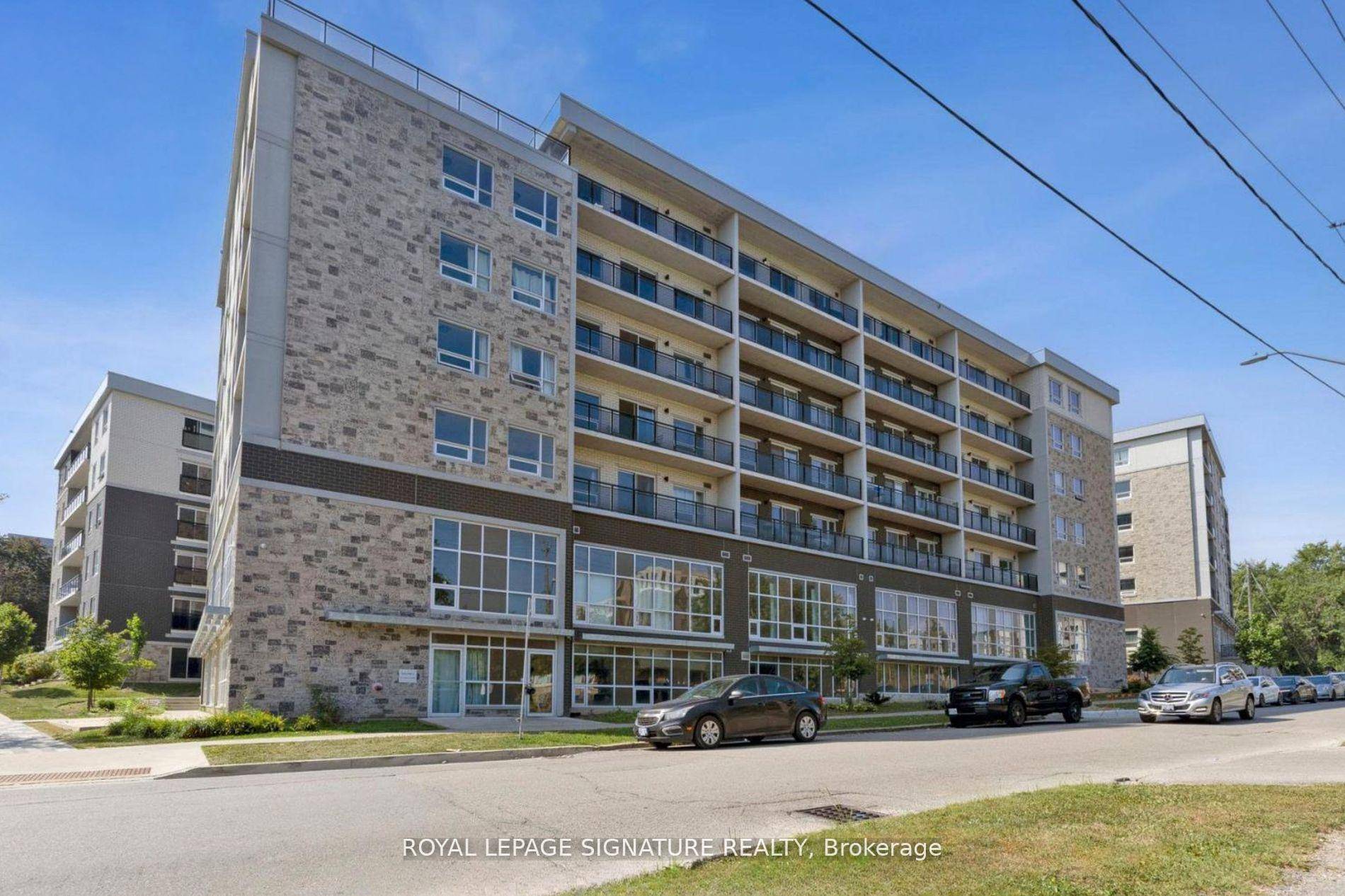 Unbeatable Location ! Spacious 2 Bed, 2 Bath Condo for Lease.