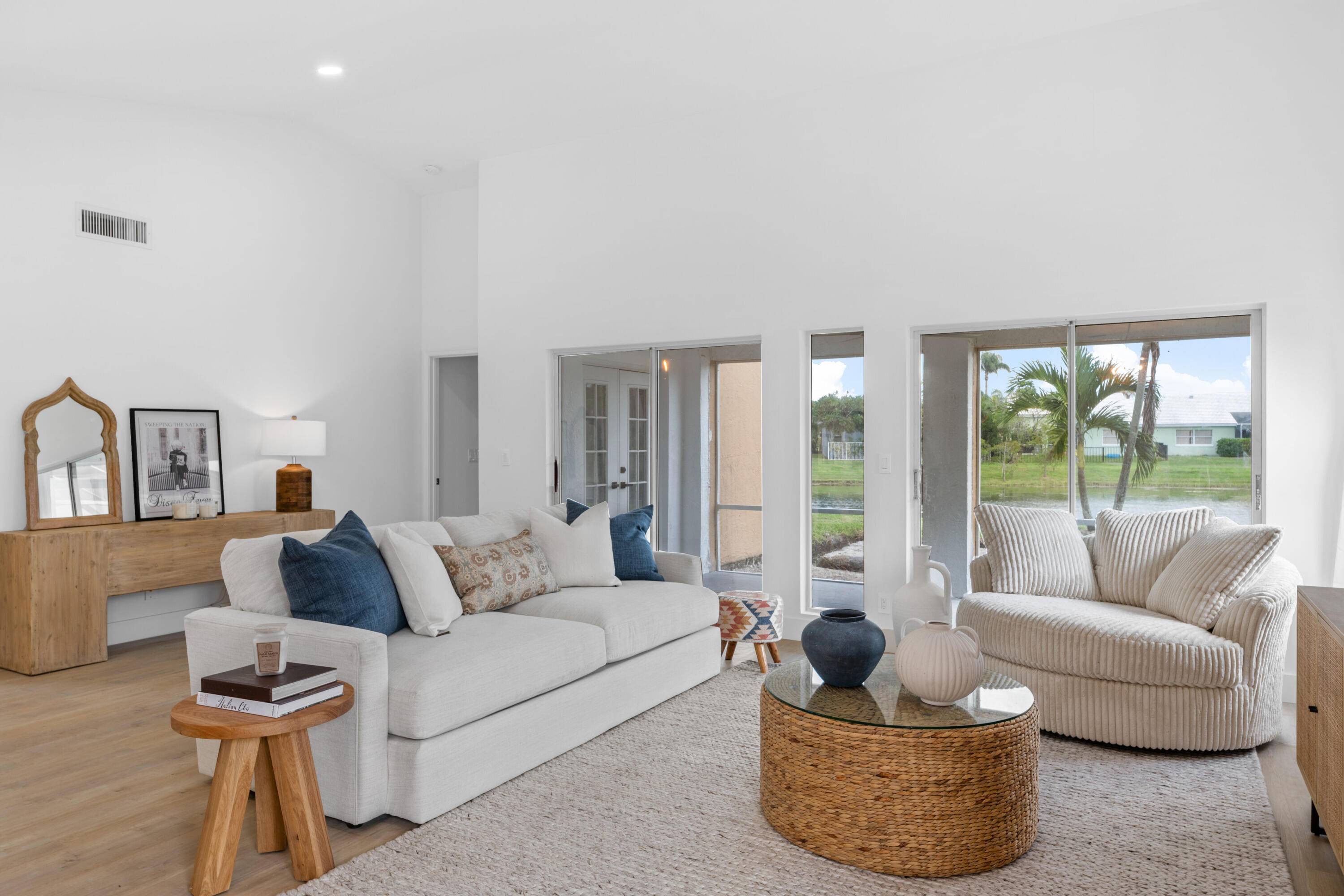 Seasonal Rental Fully Renovated Villa Family Home in WellingtonBeautifully updated and move in ready, this charming 3 bedroom, 2 bathroom home is ideally located in the heart of Wellington.