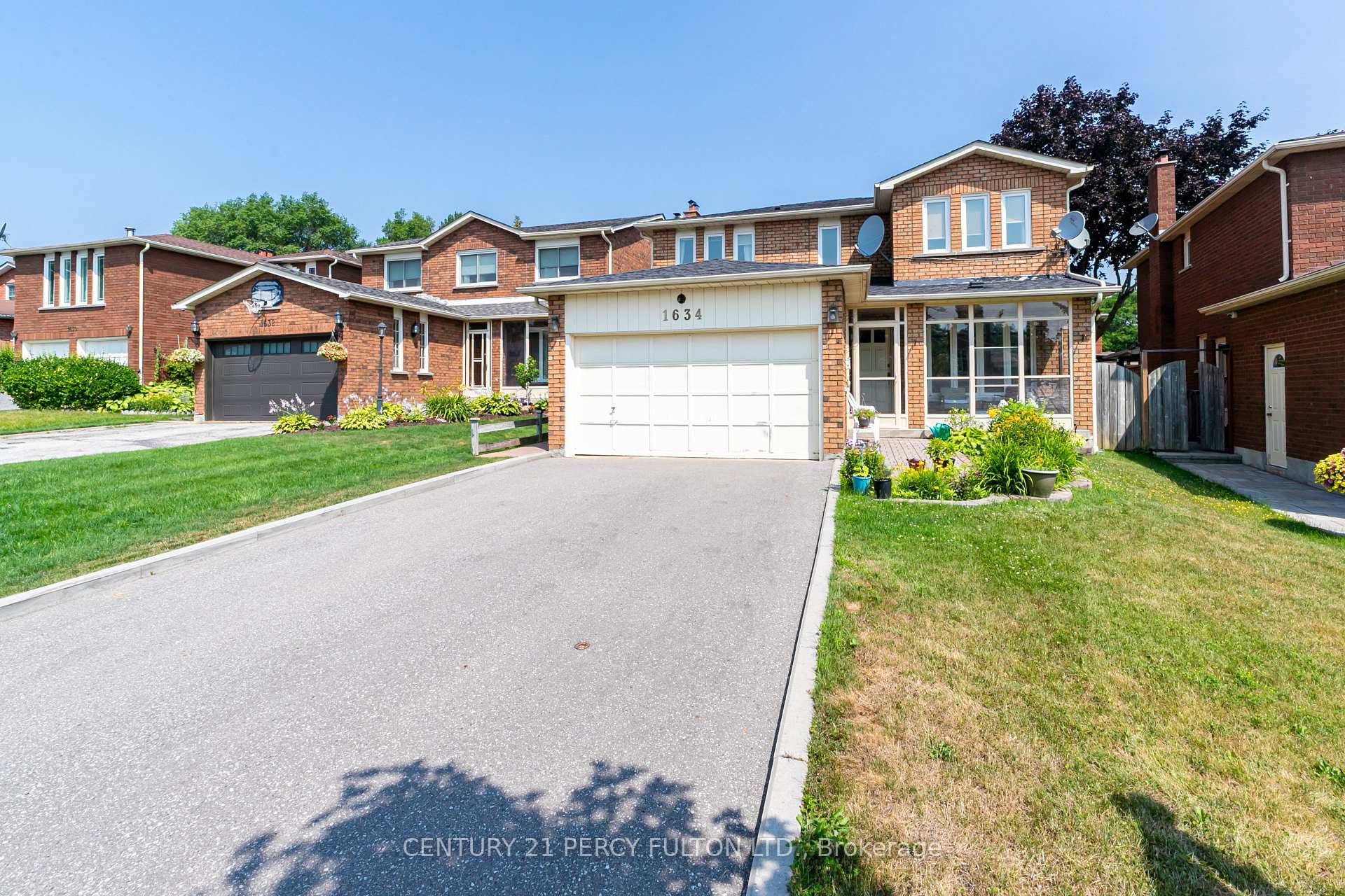 Welcome To This Beautiful Property In The Heart Of Pickering !