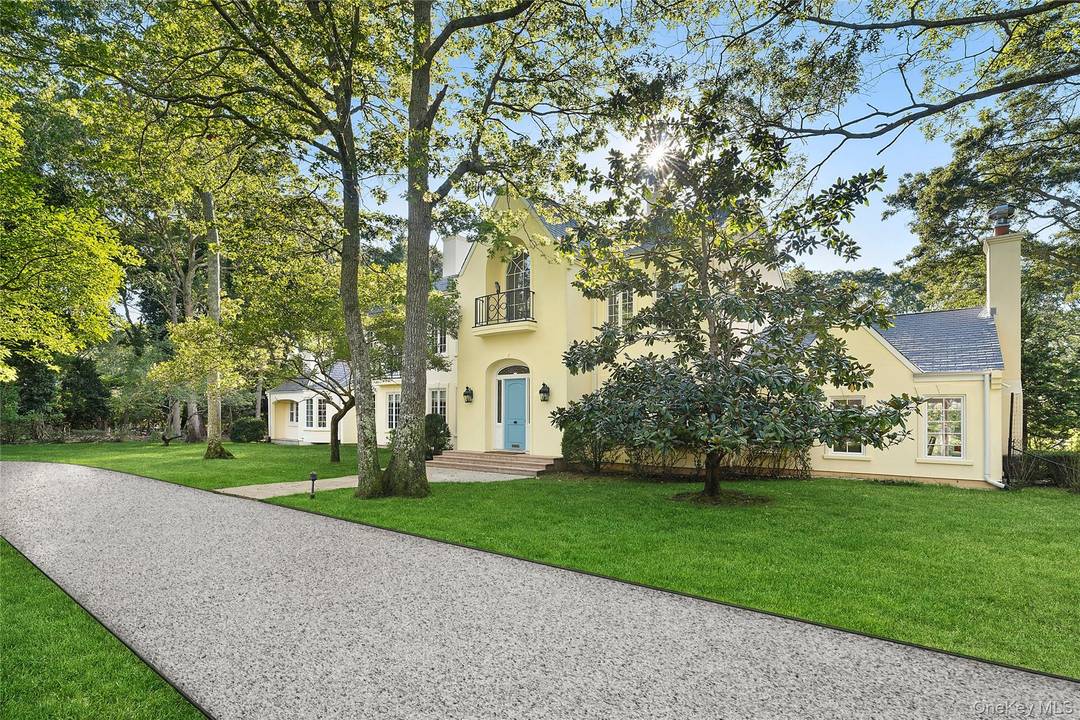 Refined Summer Retreat with Pool, Tennis, and Bay Access South of the highway, in the leafy amp ; quiet neighborhood of Pinesfield, this beautifully maintained home offers a gracious summer ...