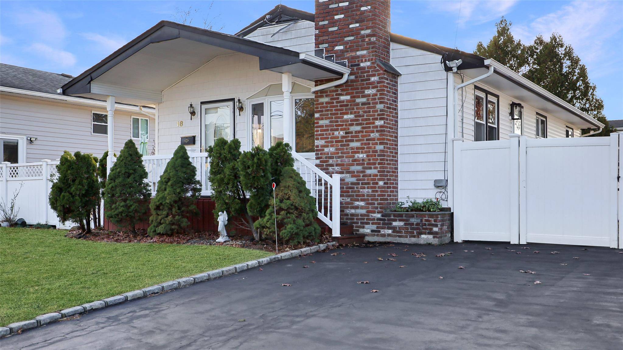 3 bedroom, 1 bath whole house rental.