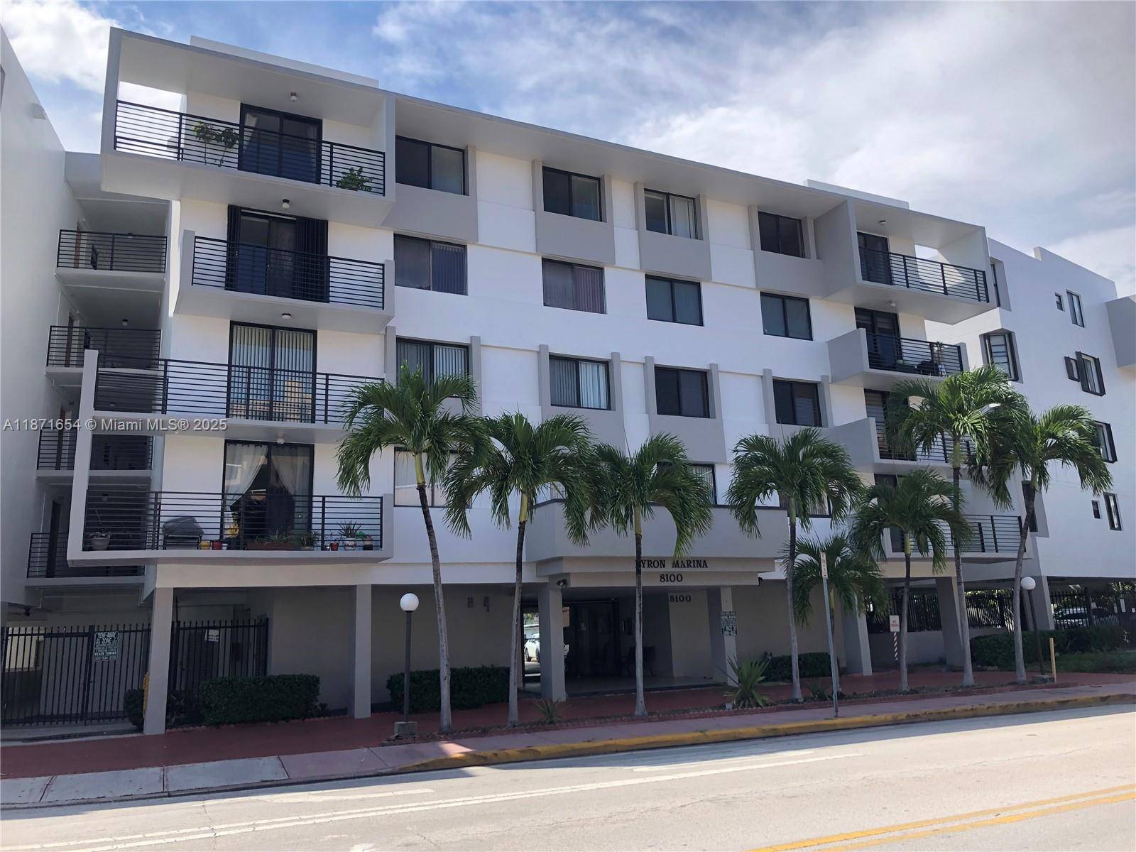 Spacious 2 bed, 2 bath condo in the heart of Miami Beach !