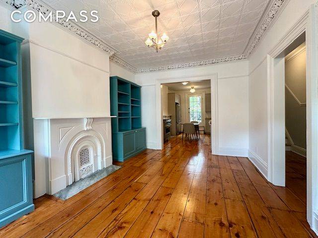 You will fall in love with this charming brick townhouse just 4 5 blocks from the F G trains at Carroll or the R at Union.