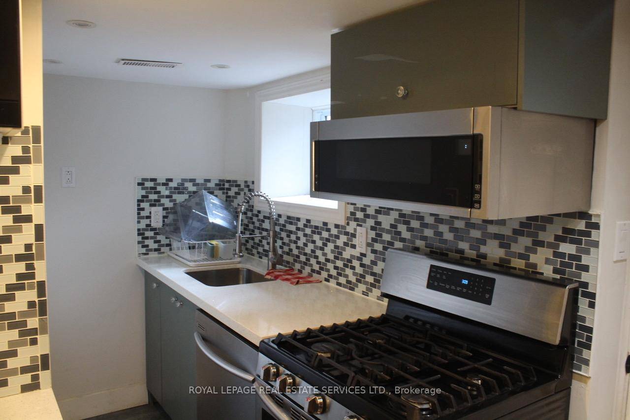 Welcome to 263 Grace Street, a beautifully renovated 1 1 bedroom lower apartment in the heart of Toronto's highly sought after Little Italy neighbourhood.