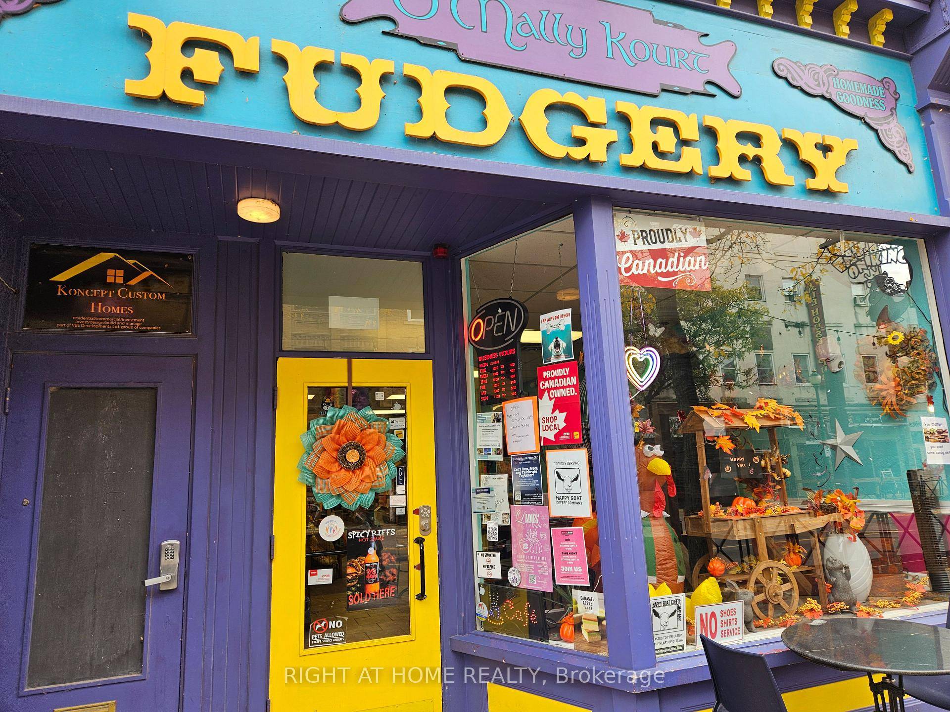 Excellent bright and spacious retail space is currently set up as a Fudgery store.