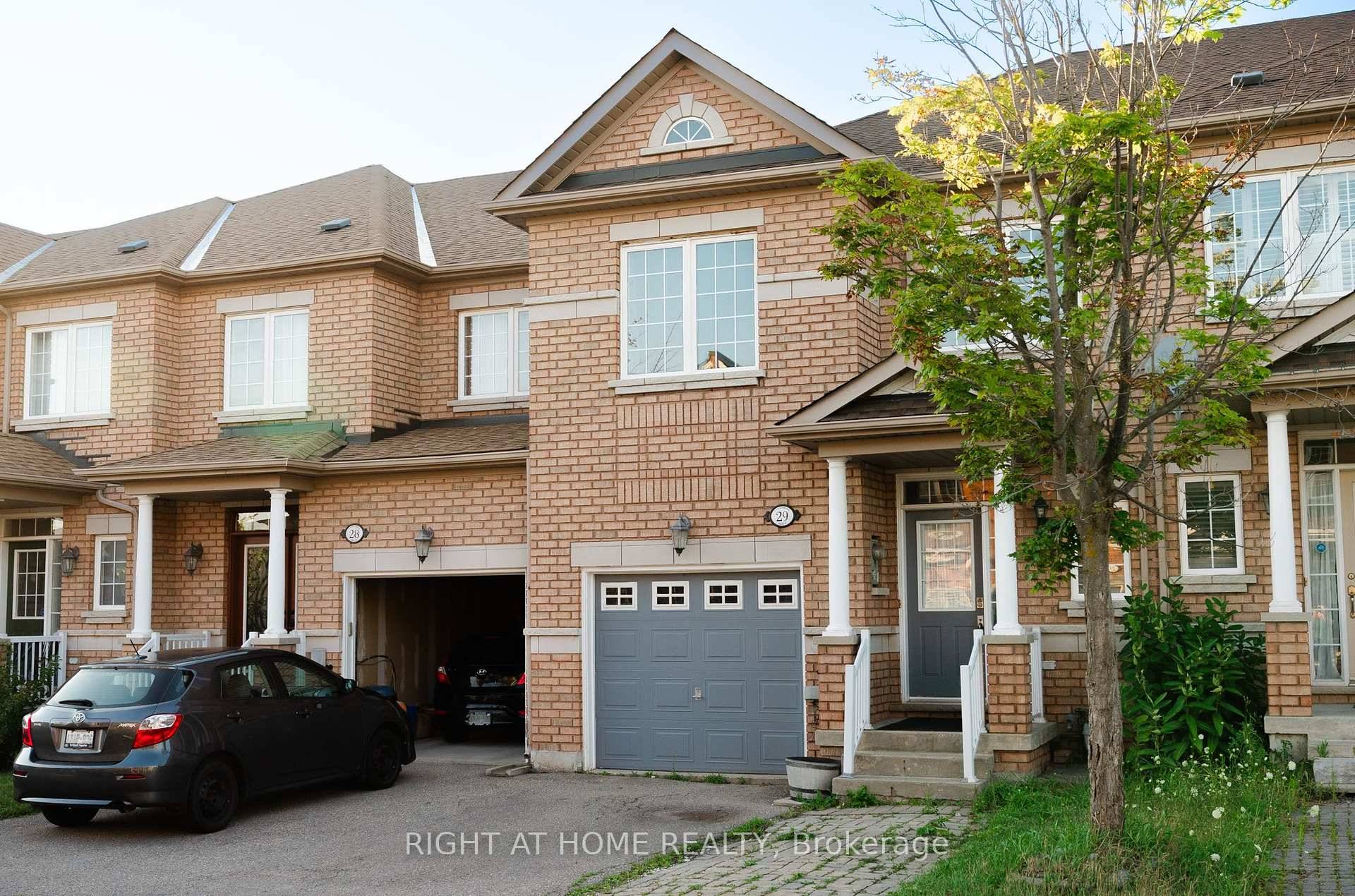 Gorgeous Freehold Townhouse In High Demand Neighborhood Of Richmond Hill !