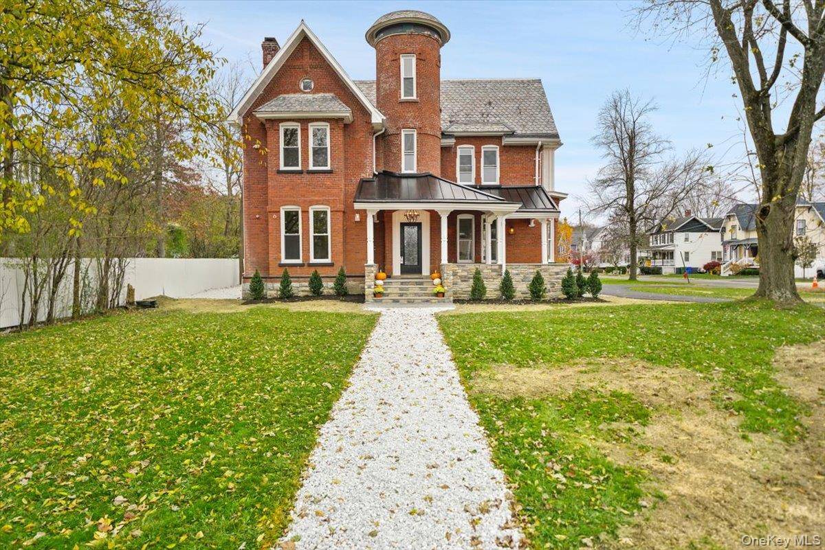 Behind the Victorian style exterior and under the timeless slate tile roof lies a brand new home with all the modern amenities.