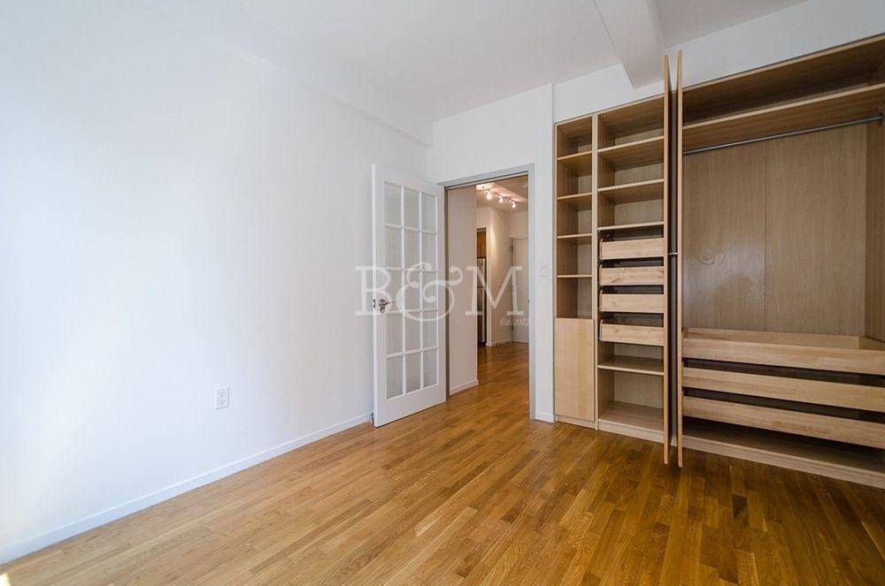 OUR OPINION This particular 2bed corner unit sits on the 6th floor of The Point !