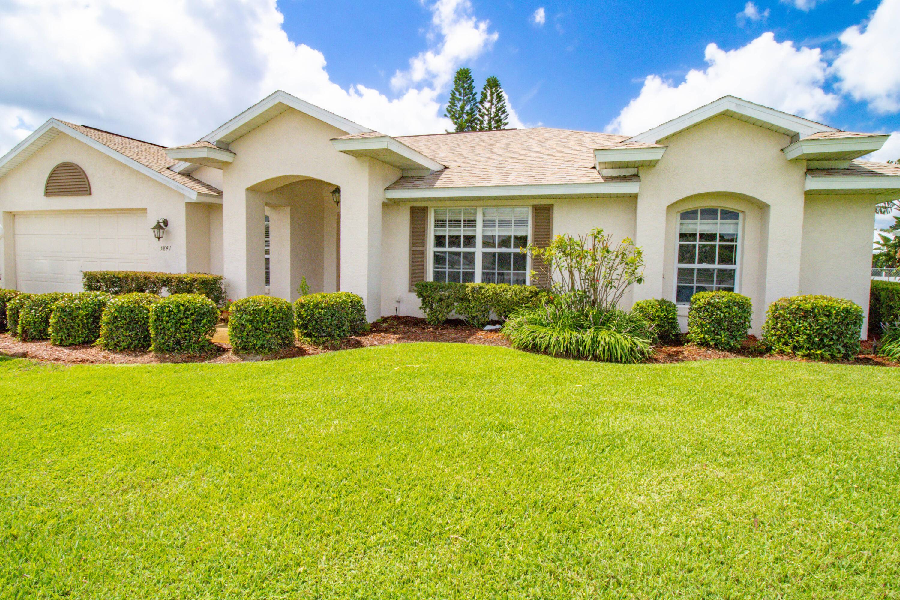 Beautiful Home located in the heart of Sebring Florida, a very spacious Single Family 3 2 house, perfect to enjoy the tranquility in your home.