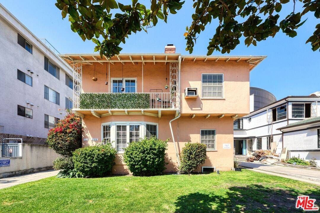 215  S Gale Dr 8.0 Beverly Grove LA