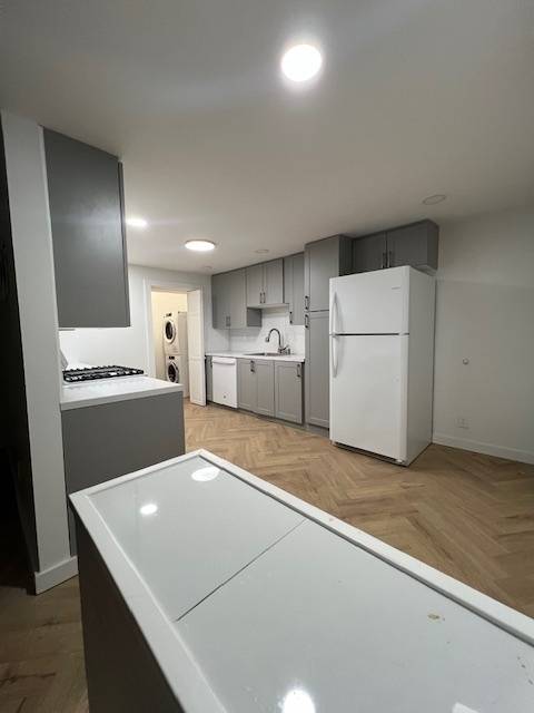 Prime location ! Spacious 4BR Duplex apt in Norwalk CT Cranbury area.