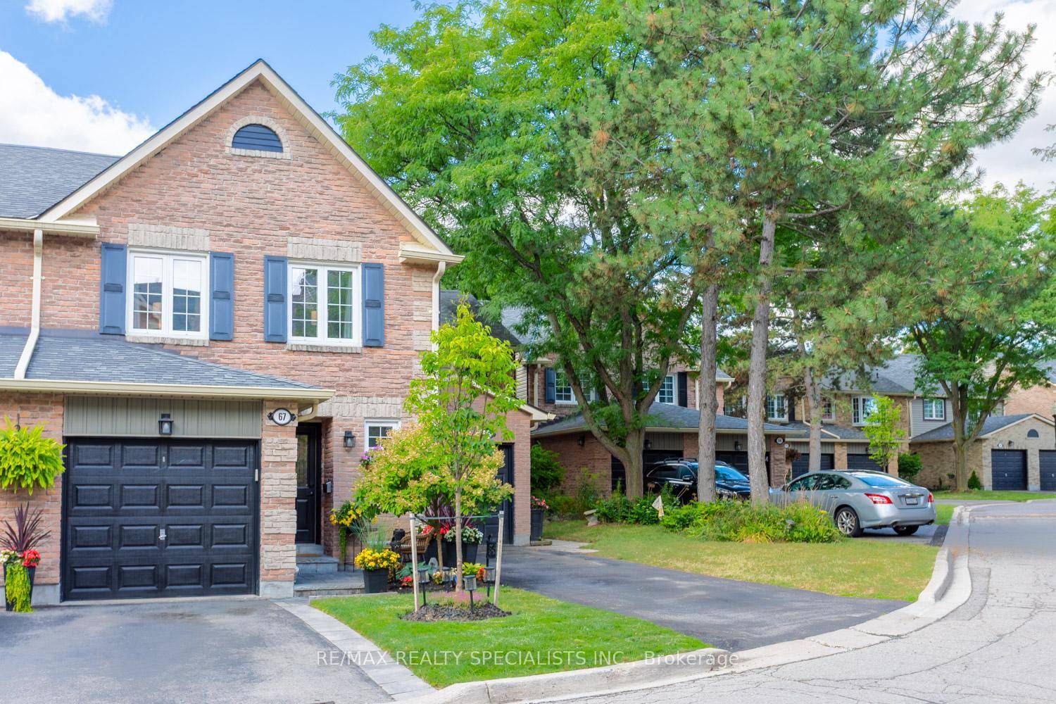 Welcome to this beautifully renovated, meticulously maintained 3 bedroom townhome nestled in the heart of Erin Mills, Mississauga.