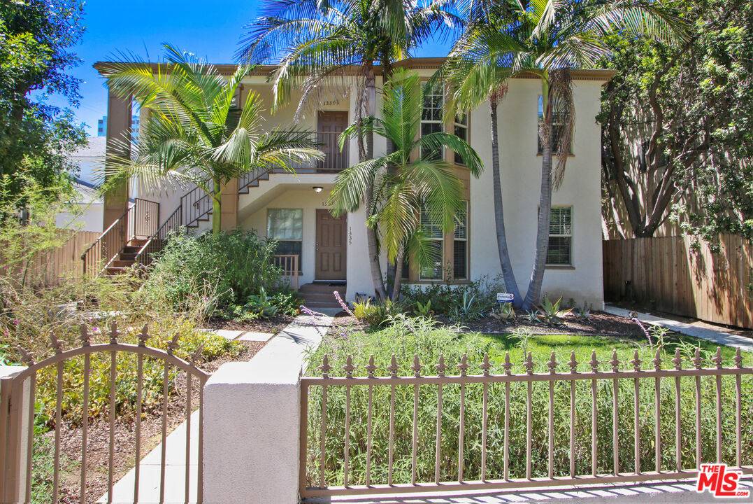 1335 Roxbury Dr 2BR Beverlywood La