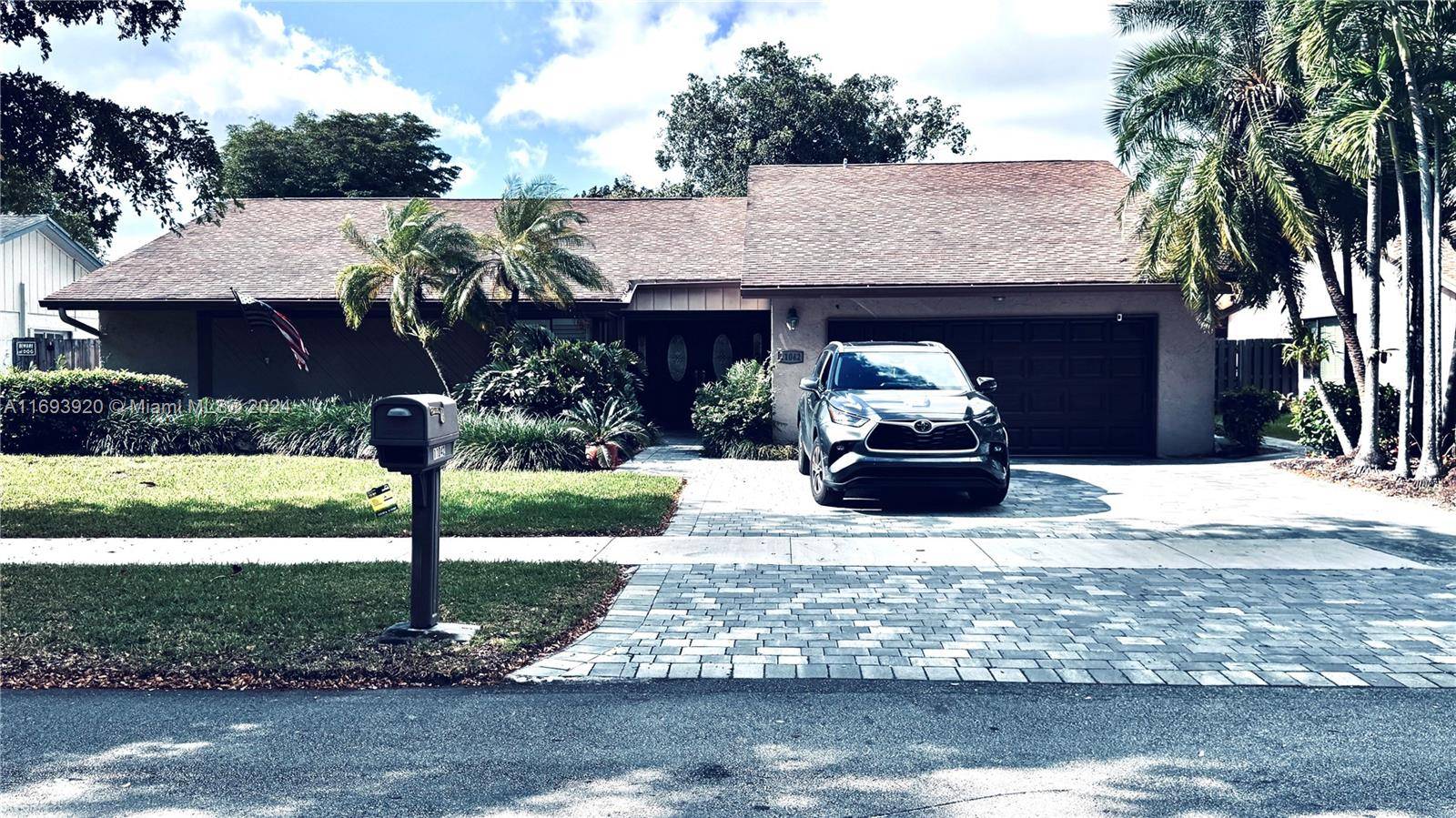 Immaculate, stunning and spacious single family home located in the desirable Lindgren neighborhood.