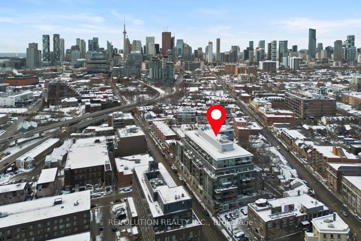 Embrace a blend of modern elegance and serene living in this 2 bedroom plus den condo in the vibrant Corktown District, tailored for urban professionals.