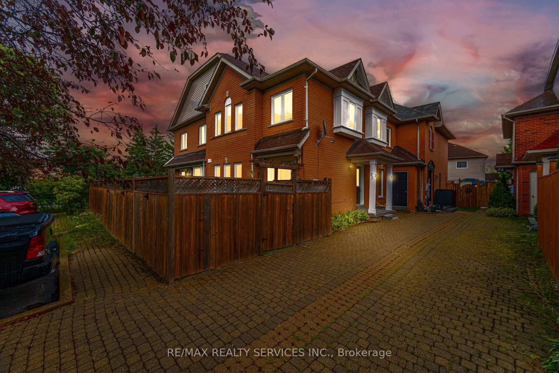 Welcome to this well maintained freehold townhouse in the highly sought after Torbram amp ; Bovaird neighbourhood of Brampton.