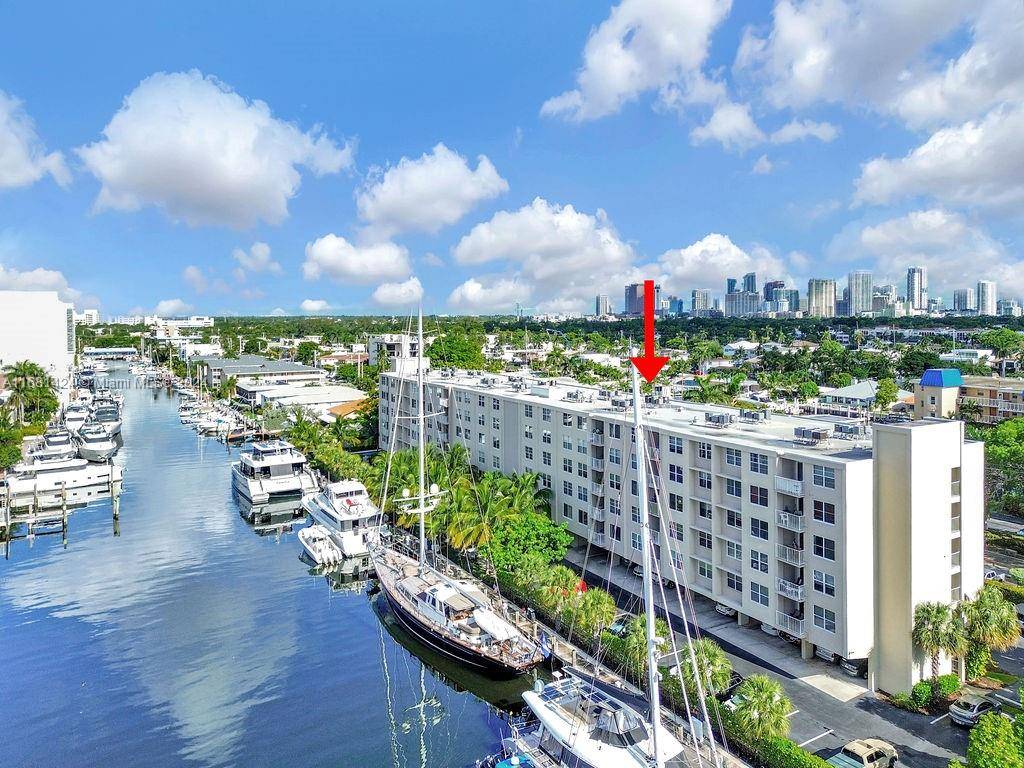 Experience modern living in this fully renovated 2BD 2BA condo in Fort Lauderdale's prime location !