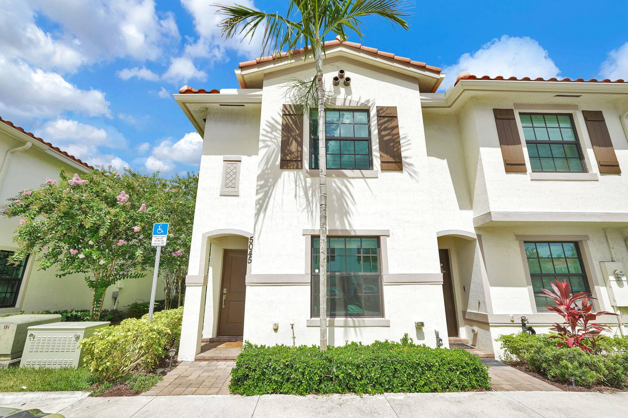 Modern Immaculate CORNER Townhouse is in a gated community, minutes from I 95, Palm Beach Gardens PBI airport and shopping.