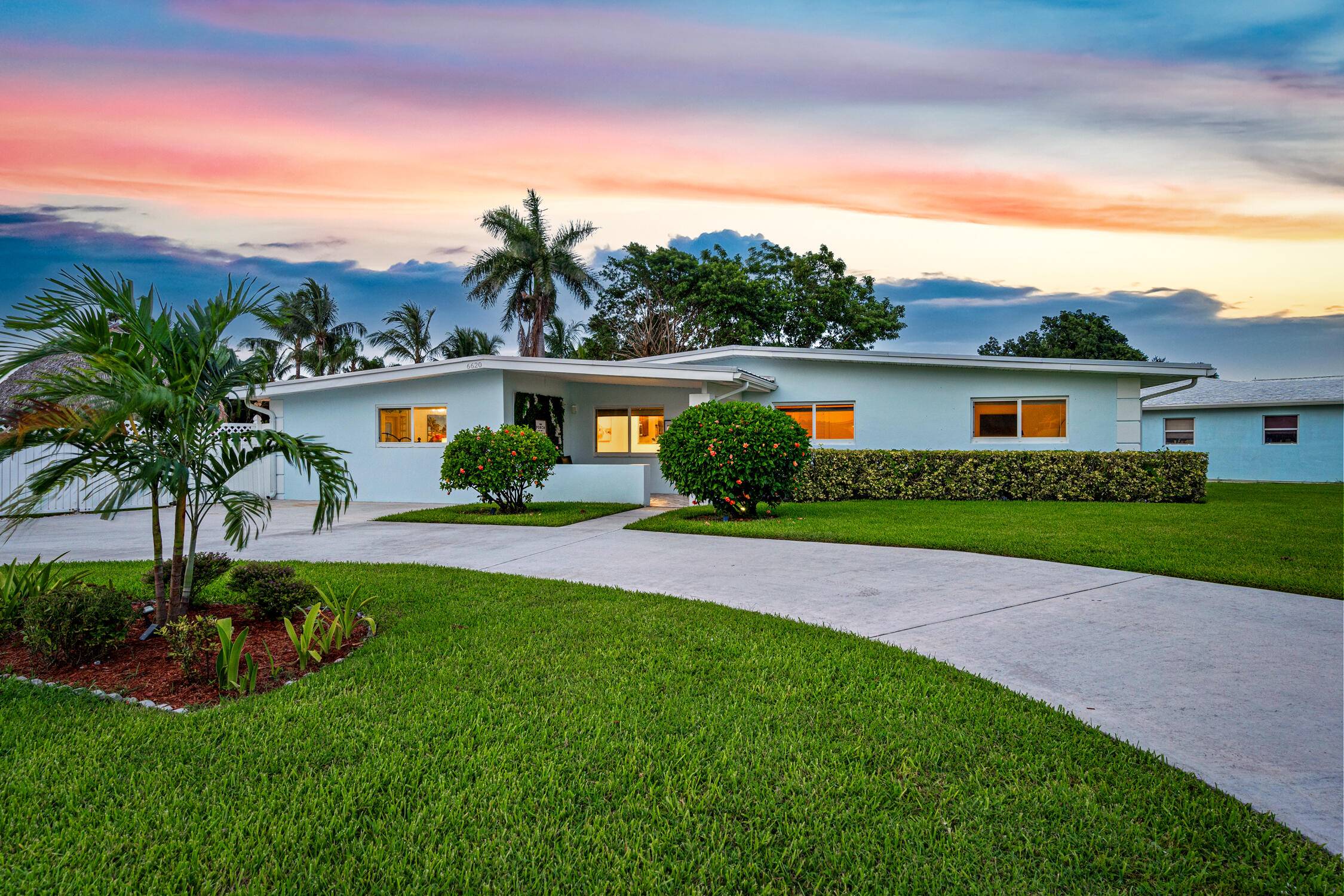 Discover this stunning waterfront 4bd 3bth top producing short term rental pacing to generate over 120, 000 in its very first year !