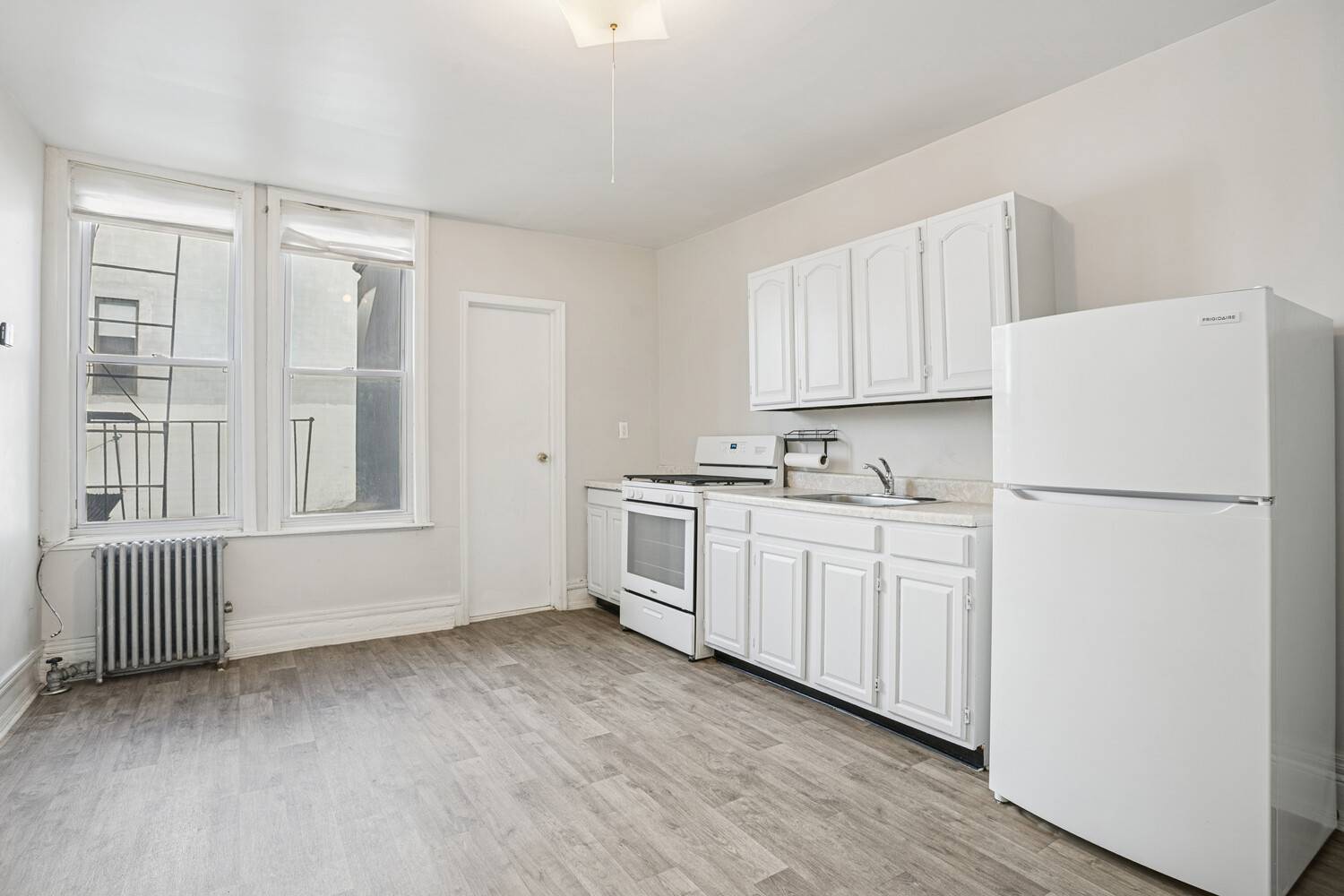 This apartment has gone through a facelift and is now newly updated !