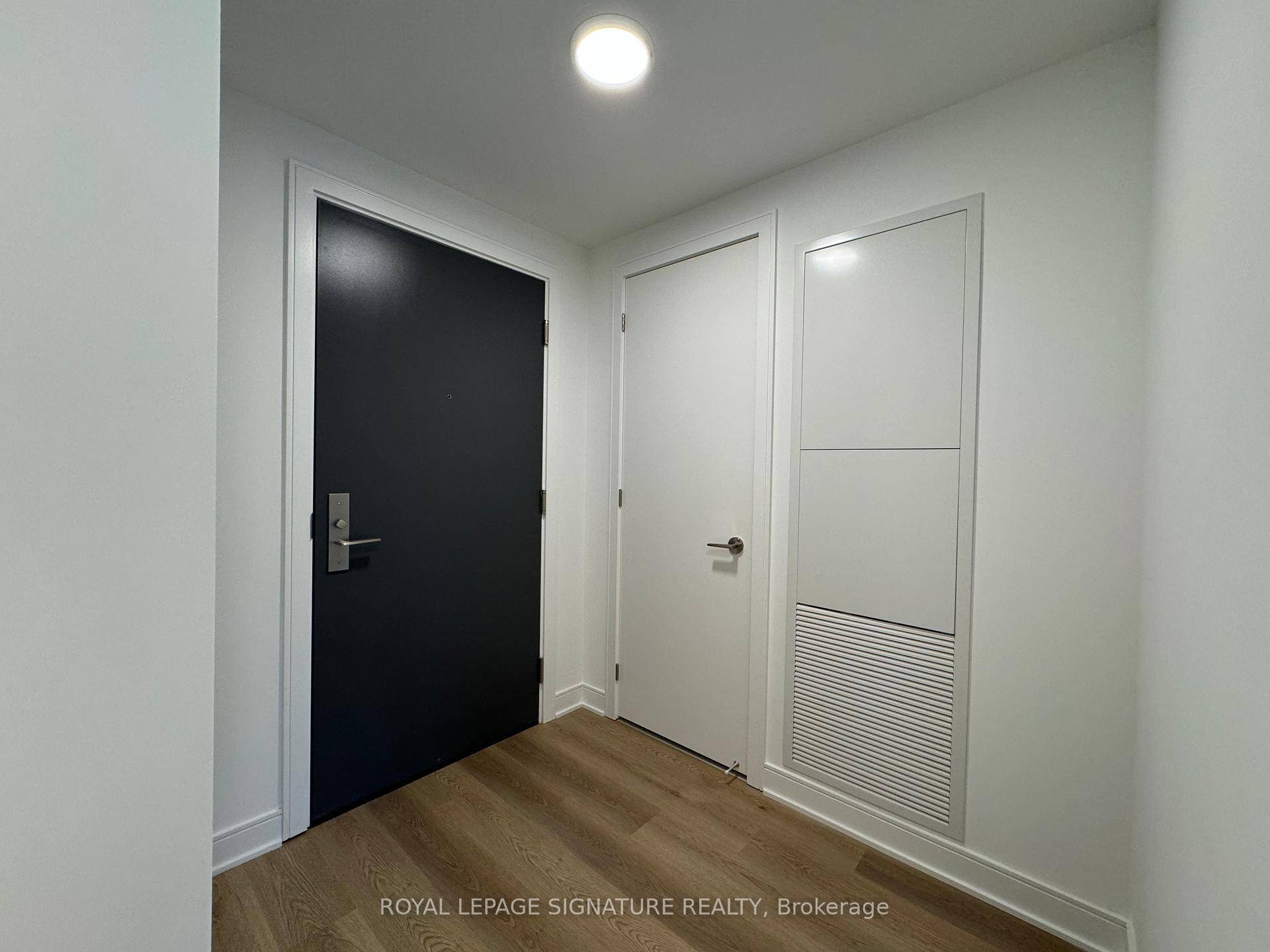 Make the first move into this pristine 1 bedroom den unit at Artform Condos, 86 Dundas Street East.
