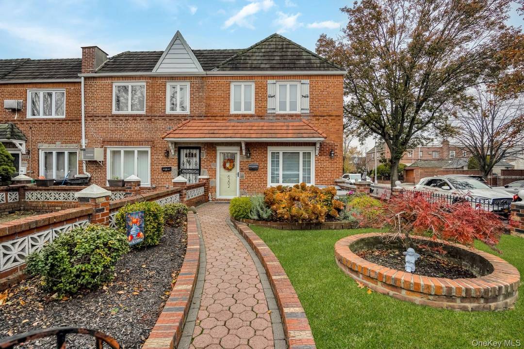 Middle Village N Welcome home to this semi detached brick beauty in prime location next to Juniper Valley Park !