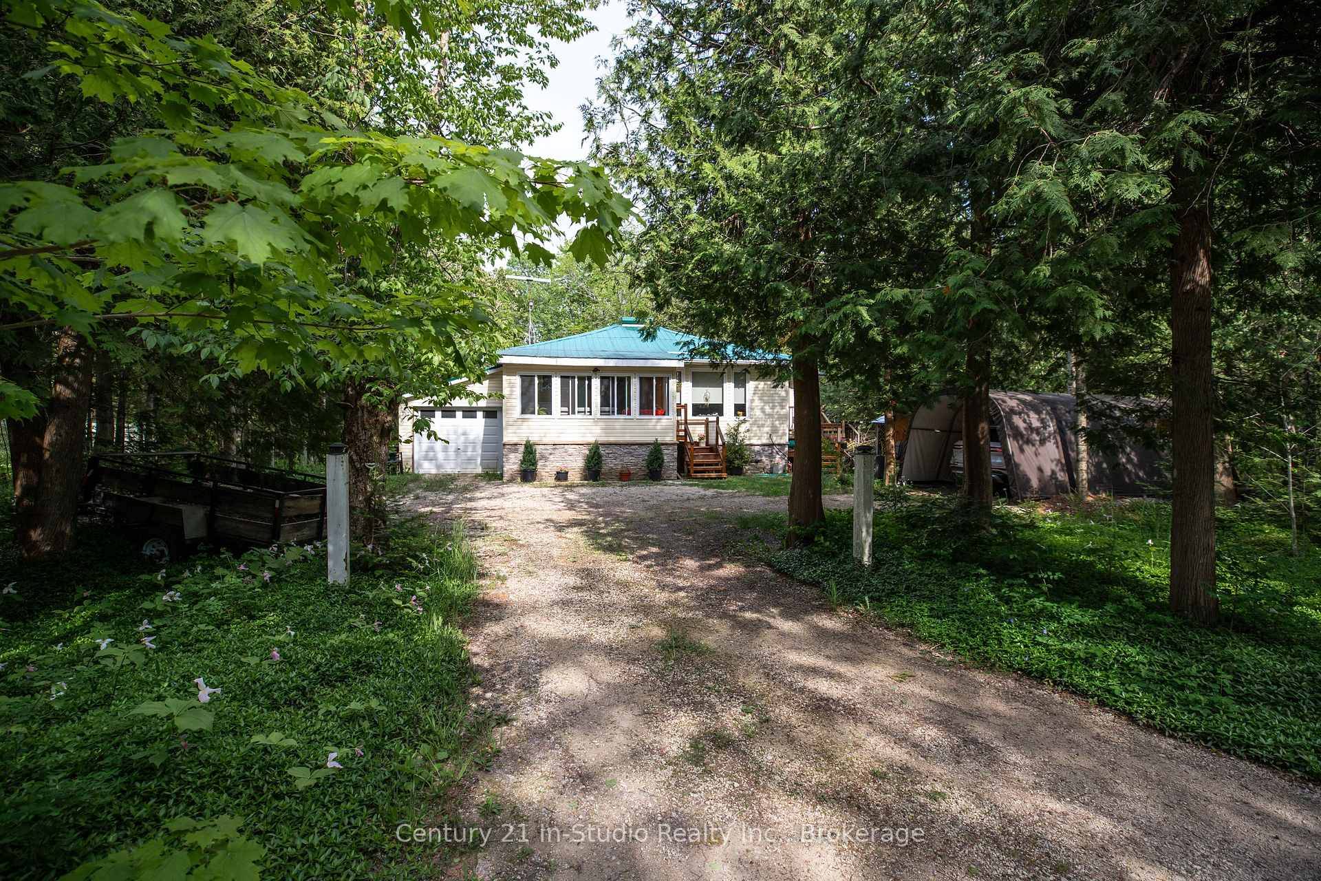 Nestled near the picturesque Berford Lake and Wiarton, this charming 1.