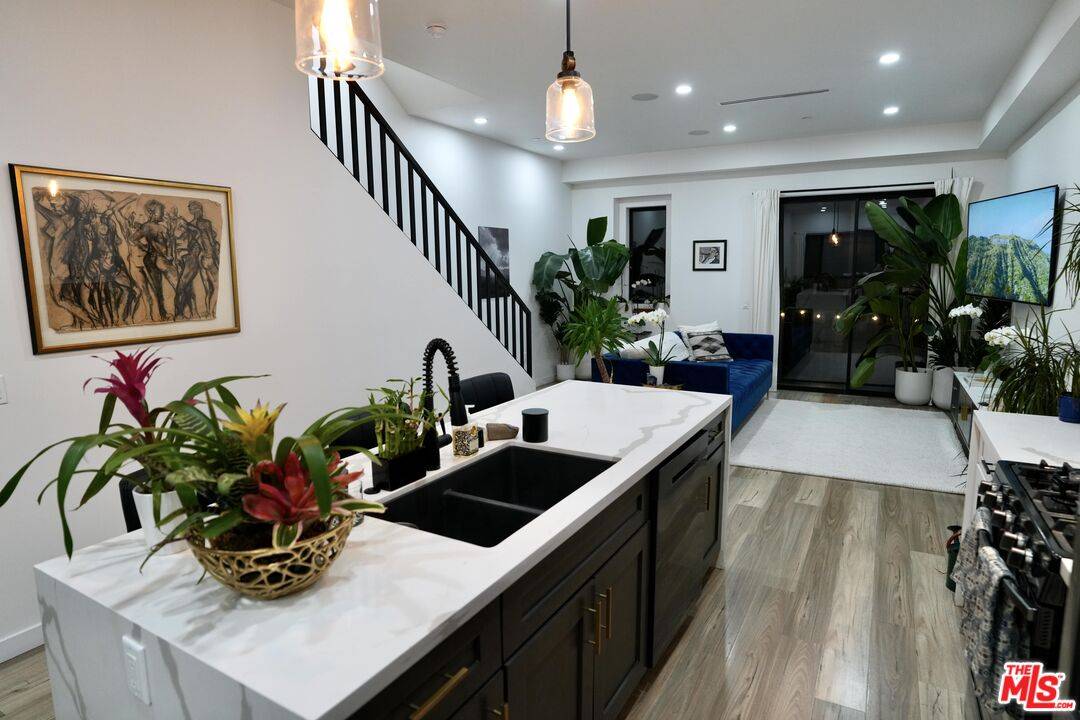 5961   Fountain Ave 2BR Hollywood Hills East La