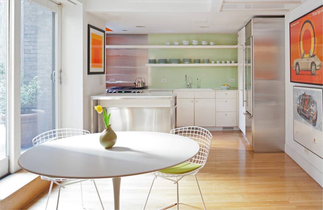 New to the Market ! Welcome to 2 East 80th Street, Apartment 2.