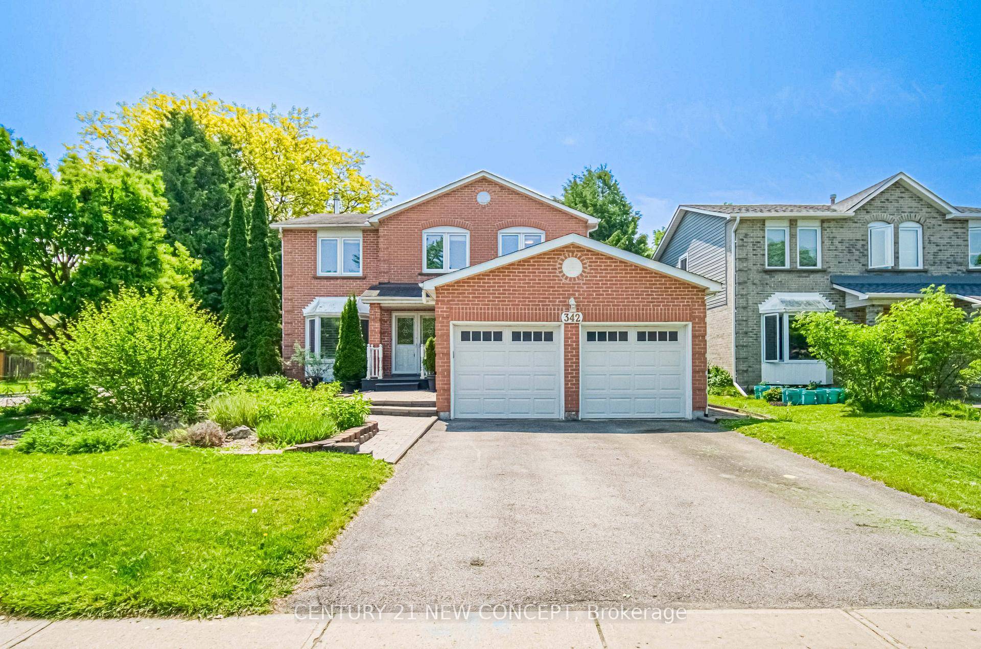 Bright amp ; Spacious Detached Family Home In A Prime Neighborhood.