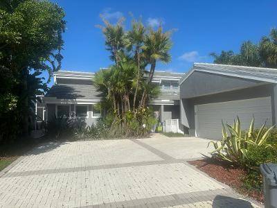 BOCA WEST COUNTRY CLUB has mandatory membership.