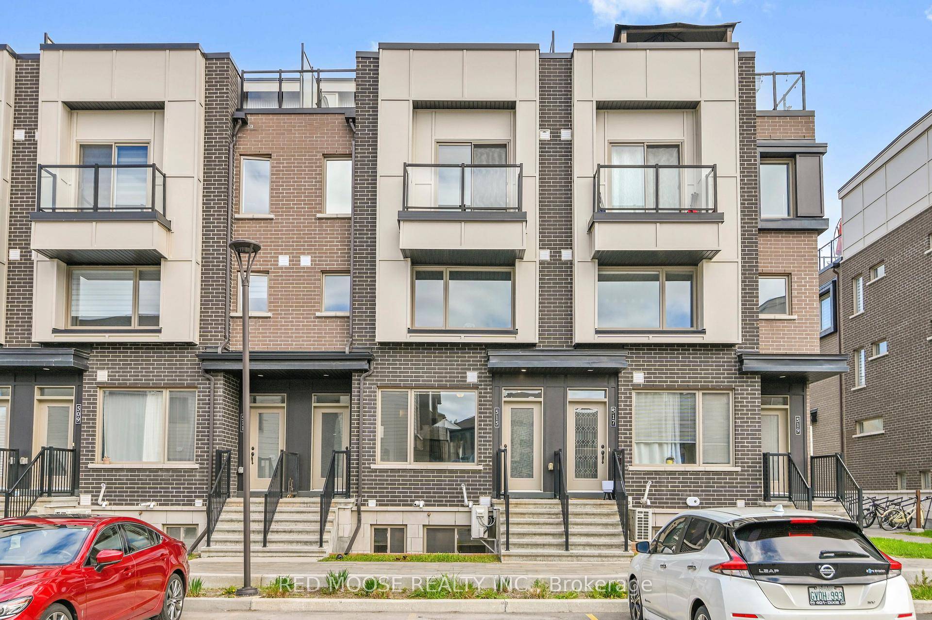 Welcome to 515 Takamose Pvt a 'like new' 2 bed 2 bath lower unit located in the trendy and growing neighbourhood in Rockliffe amp ; Wateridge Village.