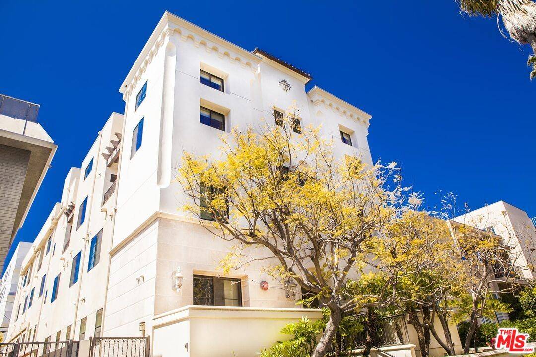 11649   Mayfield Ave 27BR Brentwood La