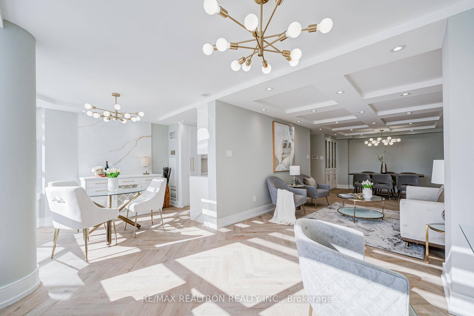 Welcome to this Spectacular, Over 1400Sqft 2 Bedroom 2 Full Washroom Suite at 7 Townsgate.