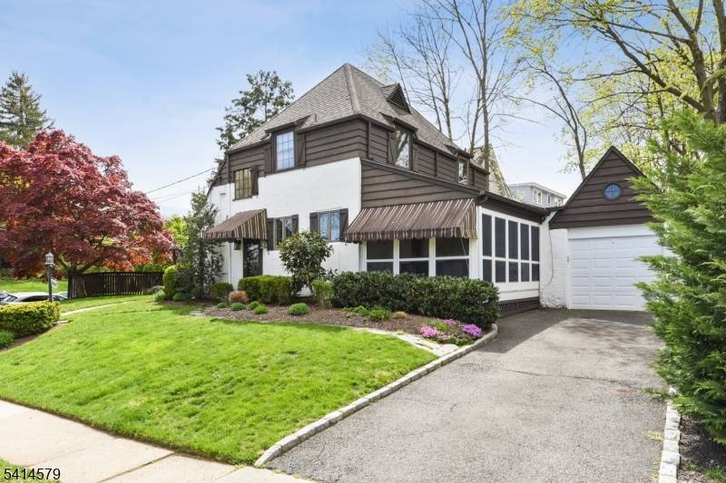 Wonderful opportunity to rent in the ideal Millburn location !