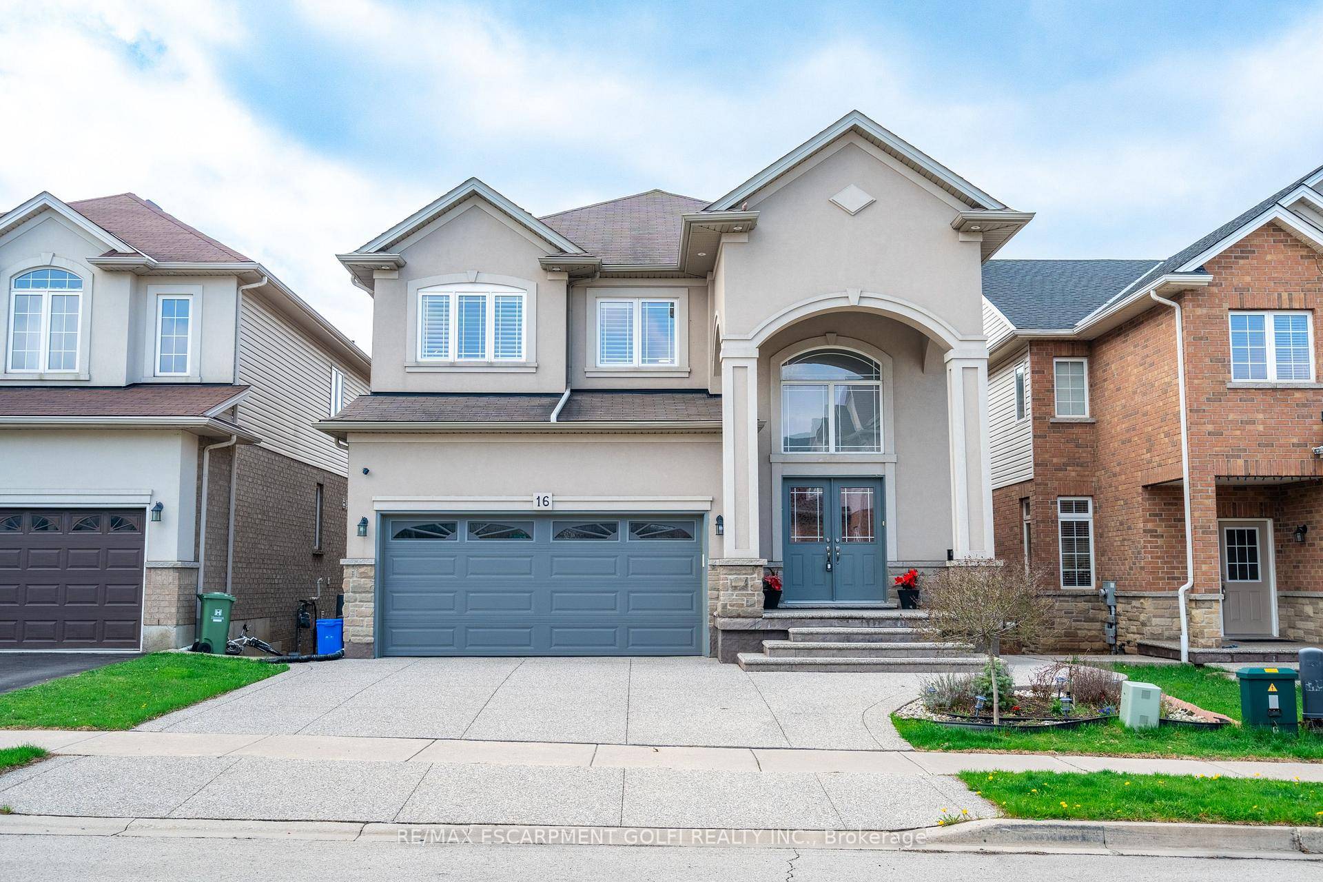 Enjoy the feel of suburban living with city convenience in this beautifully maintained home on Hamiltons West Mountain just a minute from Ancasters shops, schools, and transit.