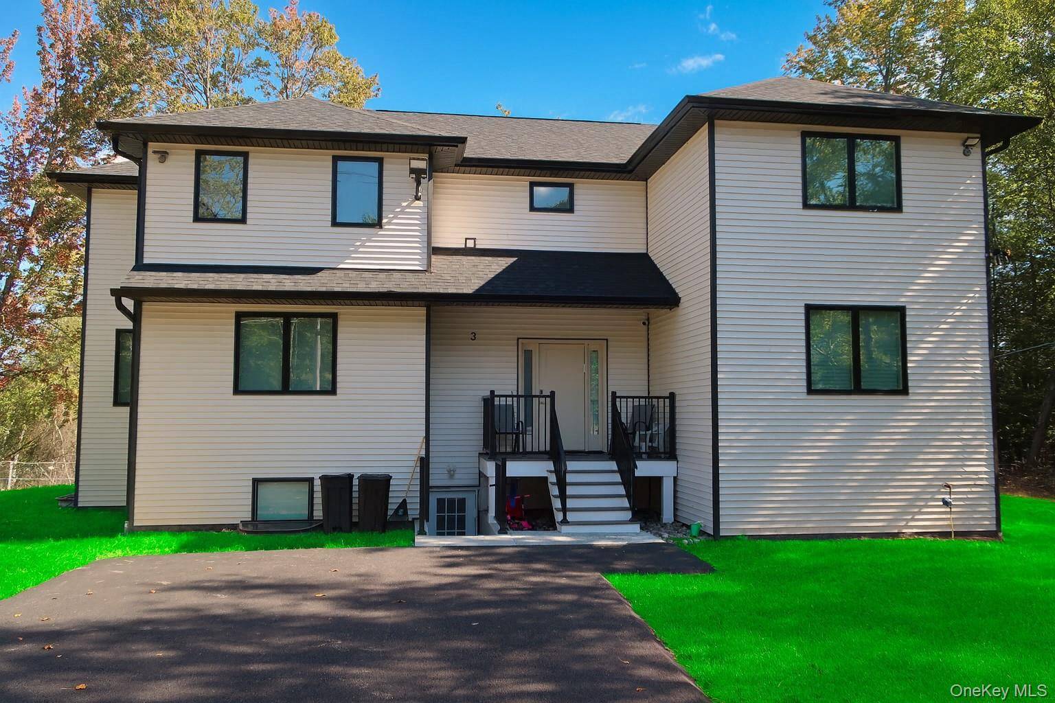 Welcome to your dream Colonial style retreat in the heart of Monticello !