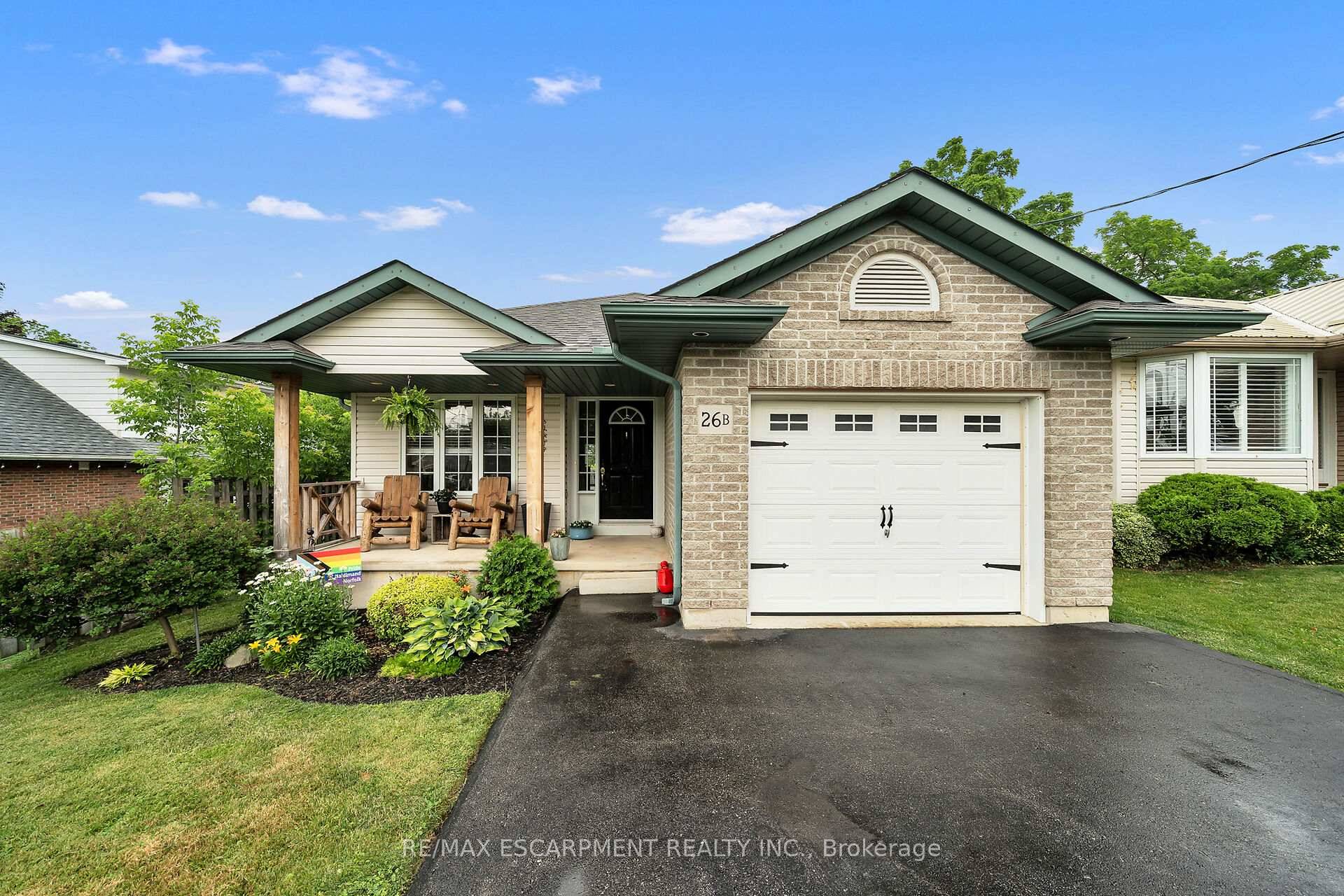 Tastefully appointed bungalow located in Cayuga's preferred SW quadrant near schools, churches, arena, municipal office, downtown shops eateries, shopping center amp ; Grand River parks 30 min Hamilton amp ; ...