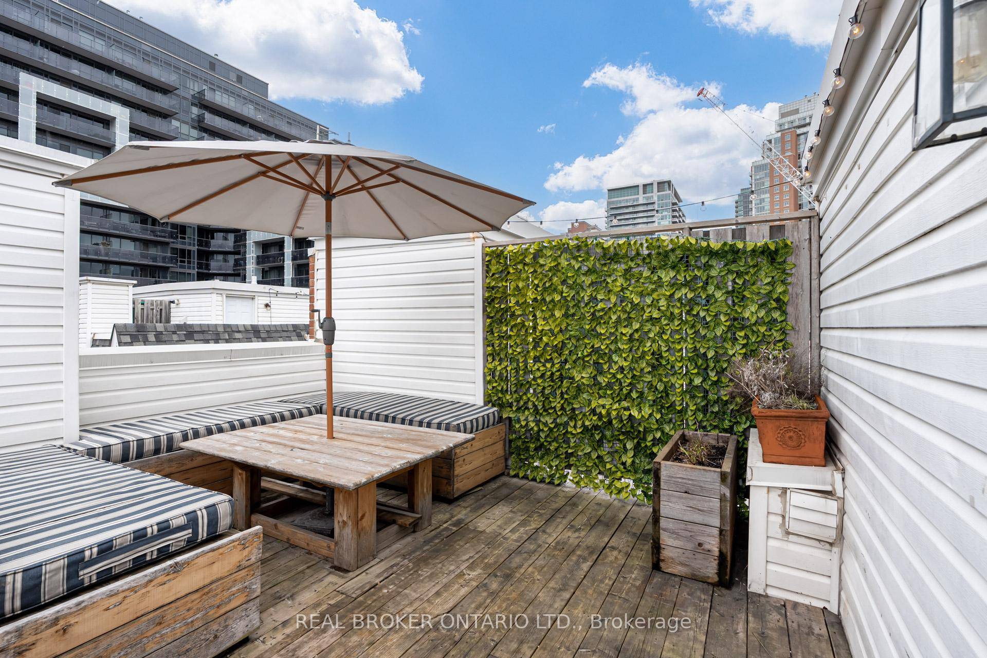 This rare END UNIT has been extensively renovated.